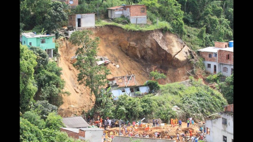 Τραγωδία στη Βραζιλία: Δέκα νεκροί από φονική κατολίσθηση λάσπης (ΦΩΤΟ & ΒΙΝΤΕΟ)