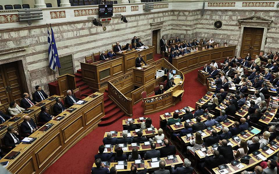 Ενός λεπτού σιγή στη Βουλή για τον θάνατο του Δημήτρη Κρεμαστινού