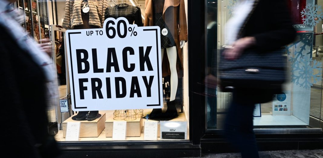 Black Friday: Ξεκίνησαν οι προσφορές - Τι ανησυχεί τους καταστηματάρχες