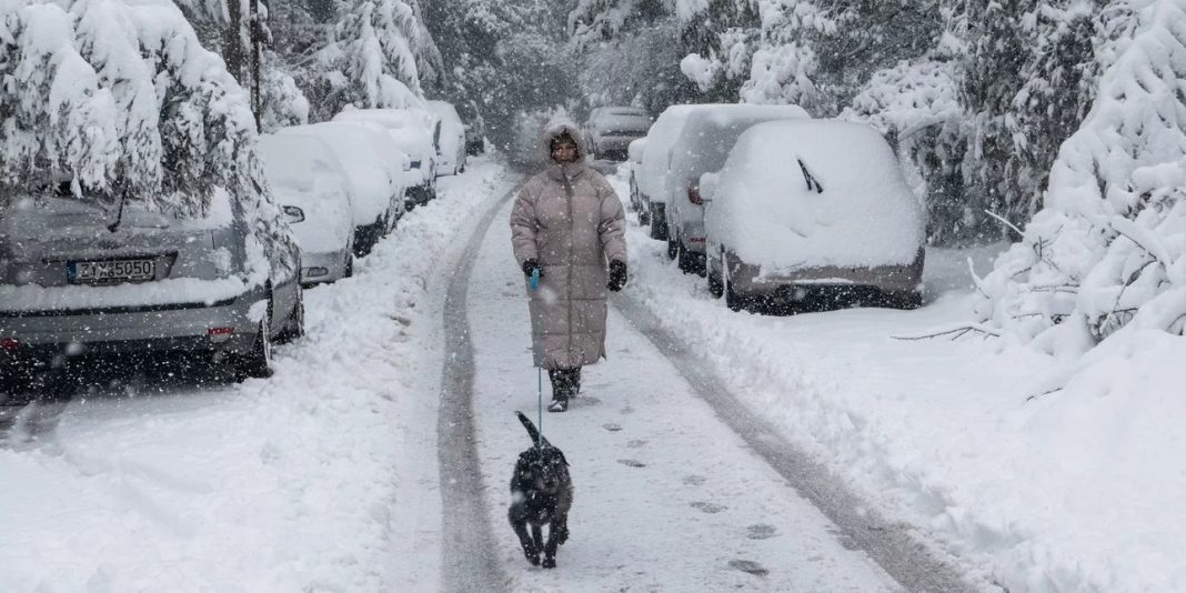 Καιρός: Ξεκινά από αύριο η κακοκαιρία - Πότε θα χιονίσει στην Αθήνα